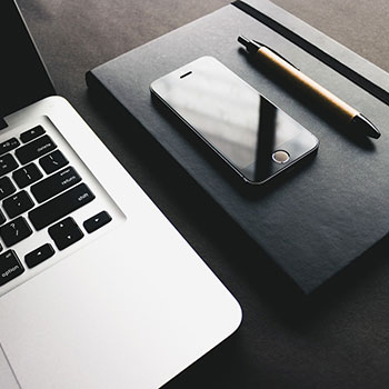 哺乳期后多久能做眼袋手术，主要取决于妈妈的身体恢复状况