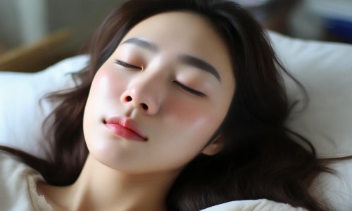 双眼皮术后需要一定的恢复时间，具体时间因个人情况而异。一般来说，术后需要等待眼部肿胀逐渐消退，伤口完全愈合后才能进行化妆和戴美瞳